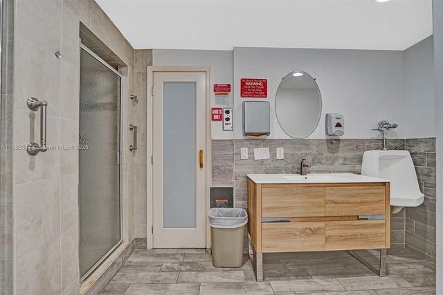 300 Diplomat Pkwy 204, Hallandale Beach, FL 33009