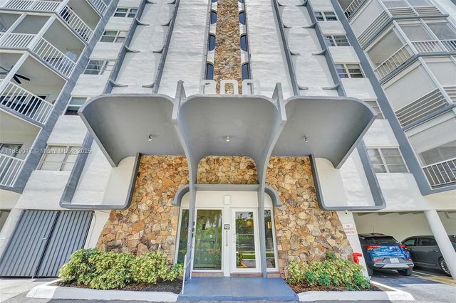 300 Diplomat Pkwy 204, Hallandale Beach, FL 33009