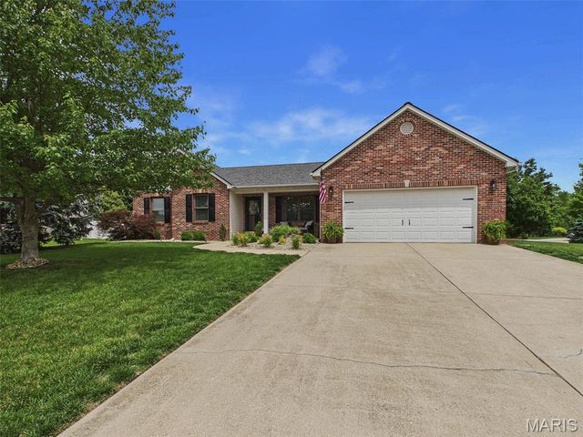215 Bristol Drive, Troy, IL 62294