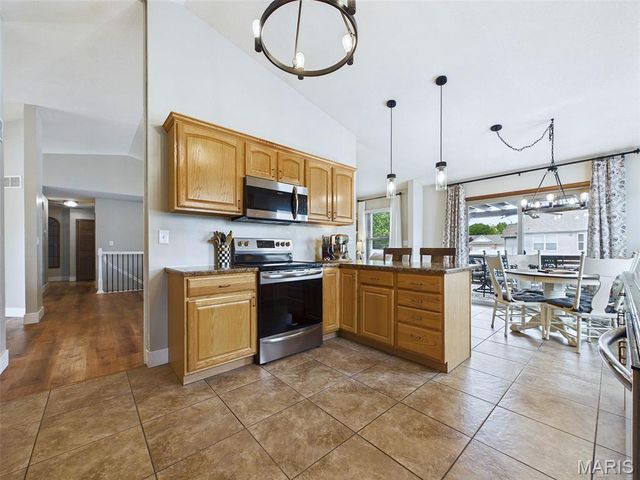 215 Bristol Drive, Troy, IL 62294
