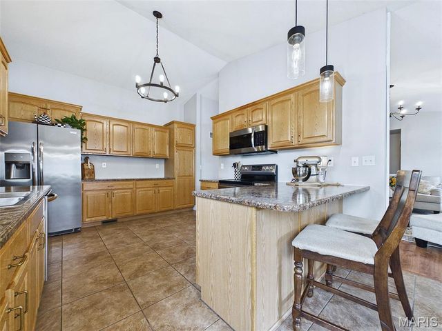 215 Bristol Drive, Troy, IL 62294