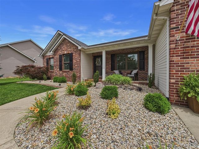 215 Bristol Drive, Troy, IL 62294
