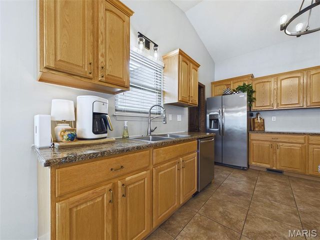 215 Bristol Drive, Troy, IL 62294