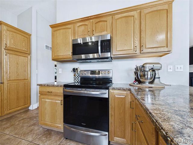 215 Bristol Drive, Troy, IL 62294