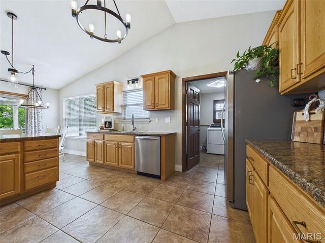 215 Bristol Drive, Troy, IL 62294