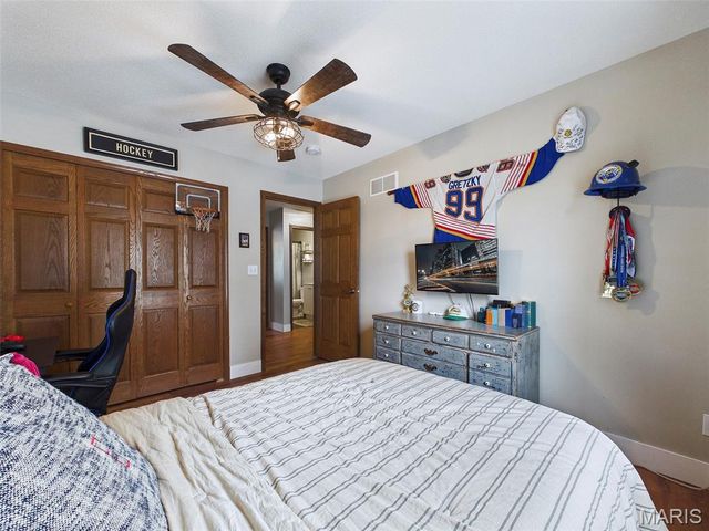 215 Bristol Drive, Troy, IL 62294