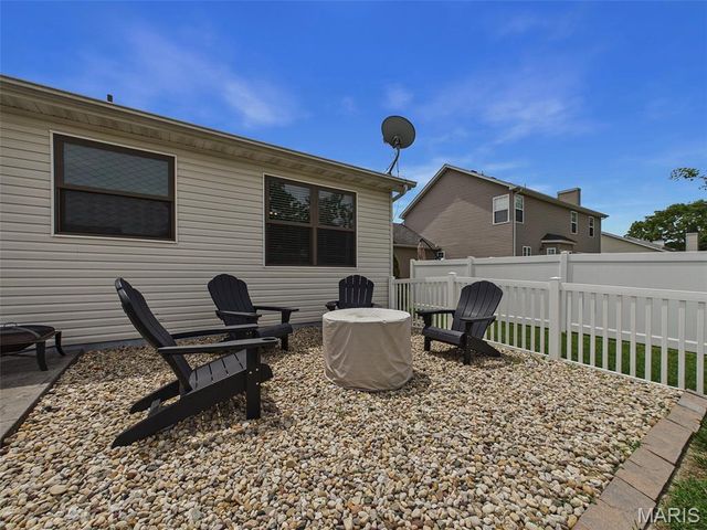 215 Bristol Drive, Troy, IL 62294