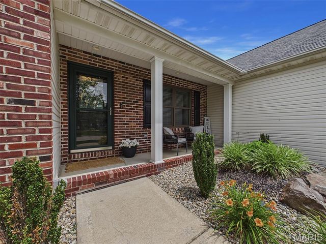 215 Bristol Drive, Troy, IL 62294
