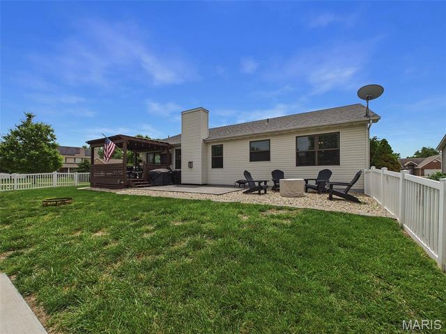 215 Bristol Drive, Troy, IL 62294