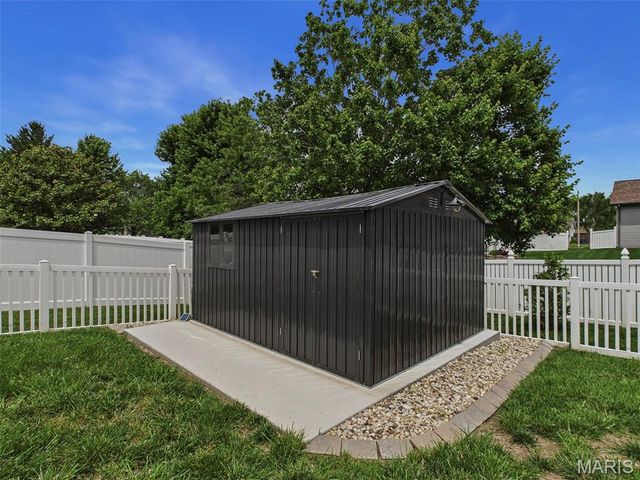 215 Bristol Drive, Troy, IL 62294