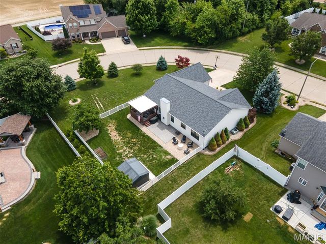215 Bristol Drive, Troy, IL 62294