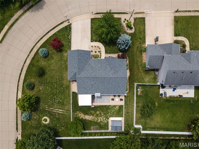 215 Bristol Drive, Troy, IL 62294