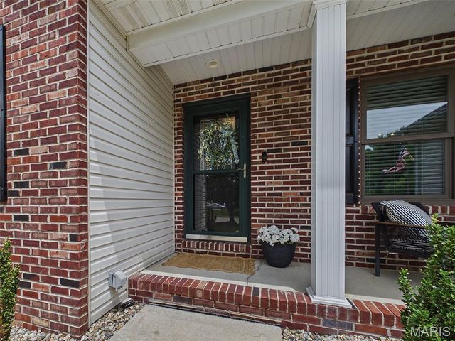 215 Bristol Drive, Troy, IL 62294