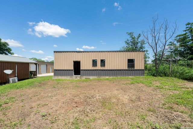 9195 S LOOP 1604 E, Elmendorf, TX 78112