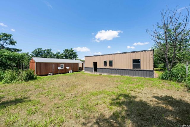 9195 S LOOP 1604 E, Elmendorf, TX 78112