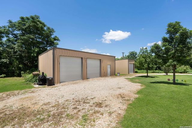 9195 S LOOP 1604 E, Elmendorf, TX 78112