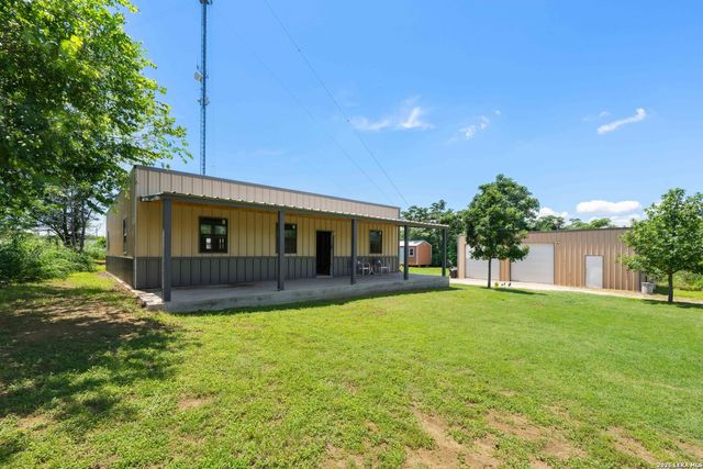 9195 S LOOP 1604 E, Elmendorf, TX 78112