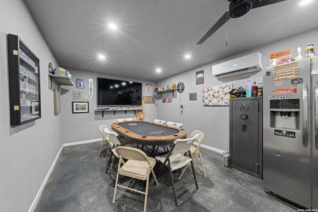 9195 S LOOP 1604 E, Elmendorf, TX 78112