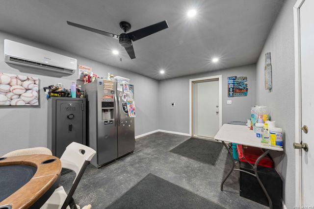 9195 S LOOP 1604 E, Elmendorf, TX 78112