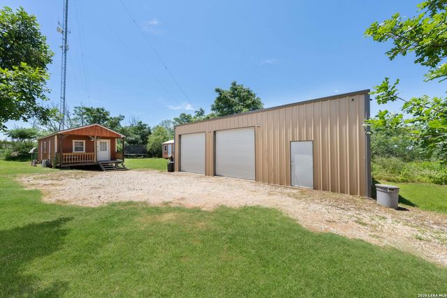 9195 S LOOP 1604 E, Elmendorf, TX 78112