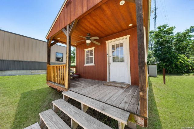 9195 S LOOP 1604 E, Elmendorf, TX 78112