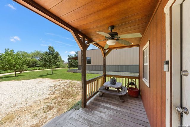 9195 S LOOP 1604 E, Elmendorf, TX 78112