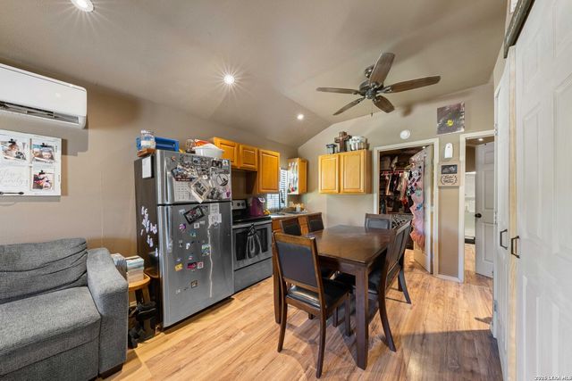 9195 S LOOP 1604 E, Elmendorf, TX 78112