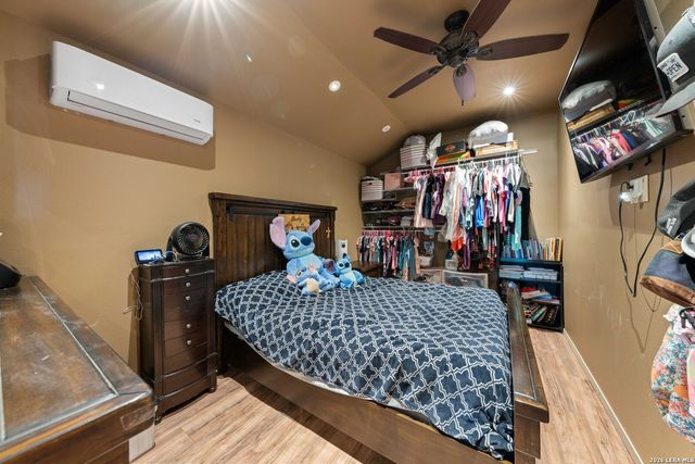 9195 S LOOP 1604 E, Elmendorf, TX 78112