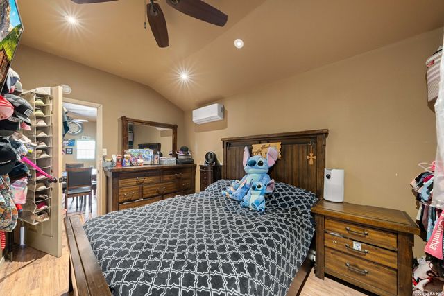 9195 S LOOP 1604 E, Elmendorf, TX 78112