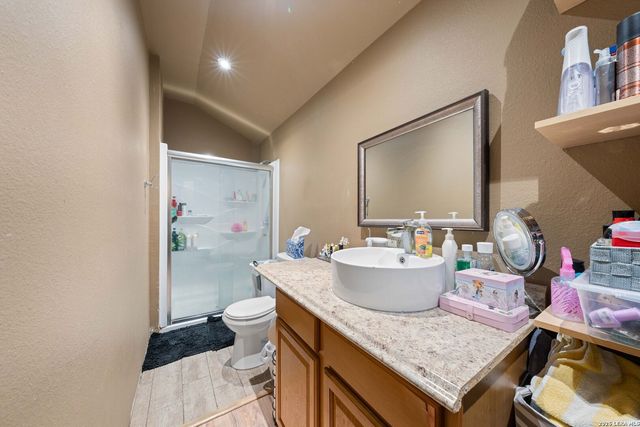 9195 S LOOP 1604 E, Elmendorf, TX 78112
