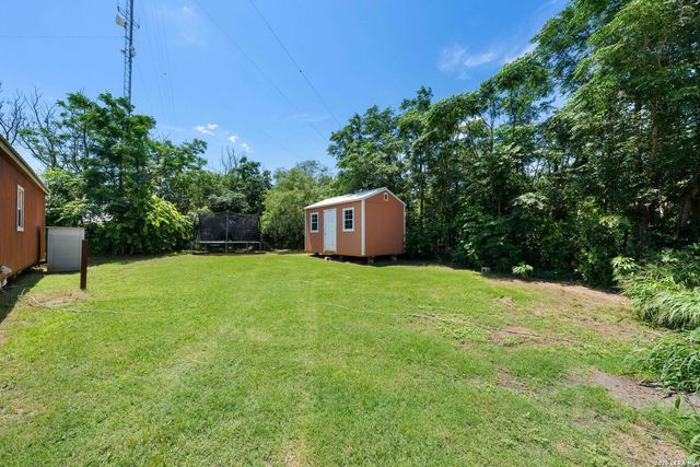9195 S LOOP 1604 E, Elmendorf, TX 78112
