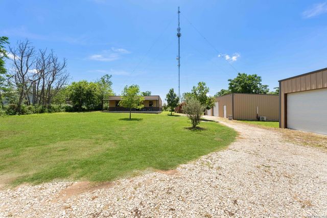 9195 S LOOP 1604 E, Elmendorf, TX 78112
