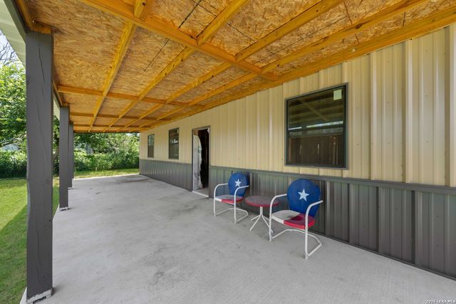 9195 S LOOP 1604 E, Elmendorf, TX 78112