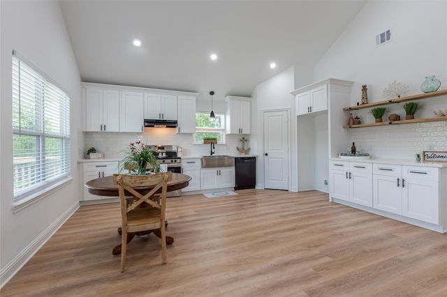 4213 Houx Street, Bacliff, TX 77518