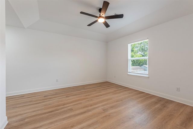 4213 Houx Street, Bacliff, TX 77518