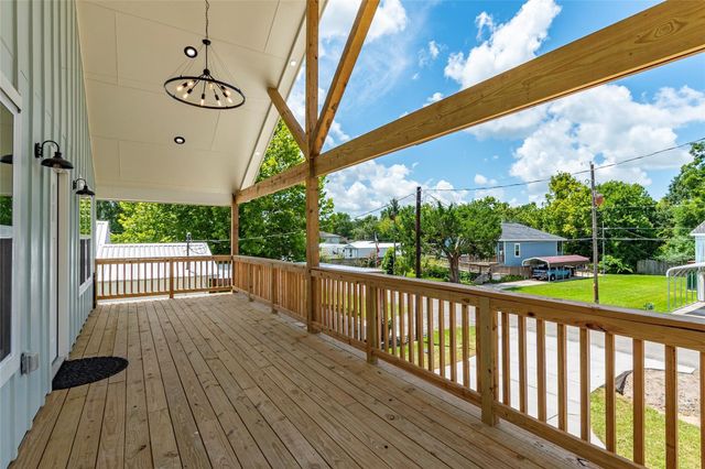 4213 Houx Street, Bacliff, TX 77518