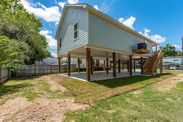 4213 Houx Street, Bacliff, TX 77518