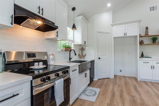 4213 Houx Street, Bacliff, TX 77518