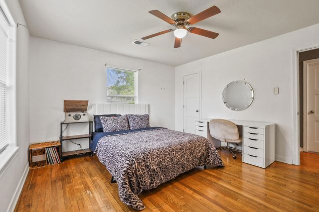 1718 N Shannon Street, Sherman, TX 75092