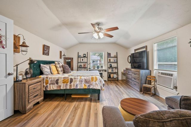 1718 N Shannon Street, Sherman, TX 75092