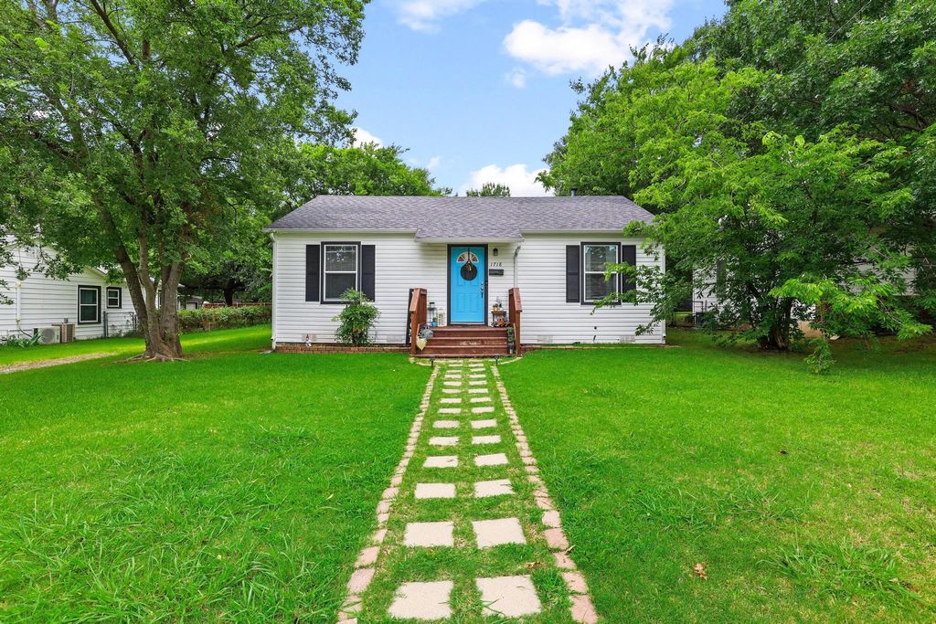 1718 N Shannon Street, Sherman, TX 75092