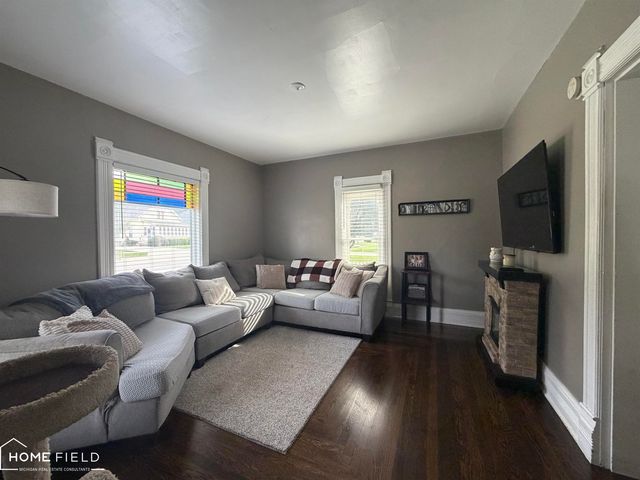 704 E Oliver Street, Owosso, MI 48867