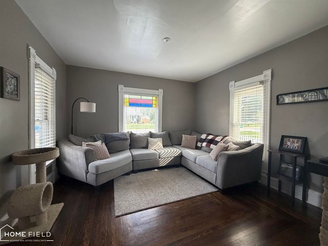 704 E Oliver Street, Owosso, MI 48867