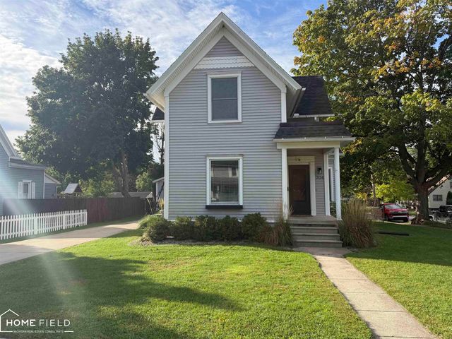 704 E Oliver Street, Owosso, MI 48867