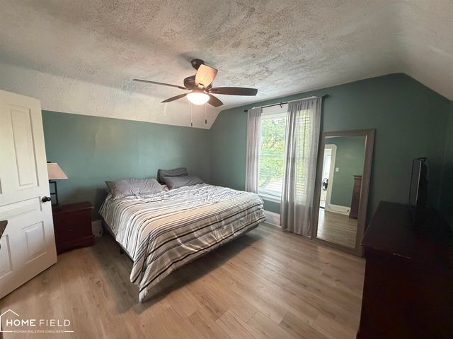 704 E Oliver Street, Owosso, MI 48867