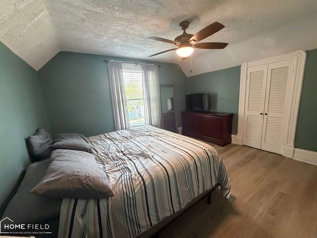 704 E Oliver Street, Owosso, MI 48867