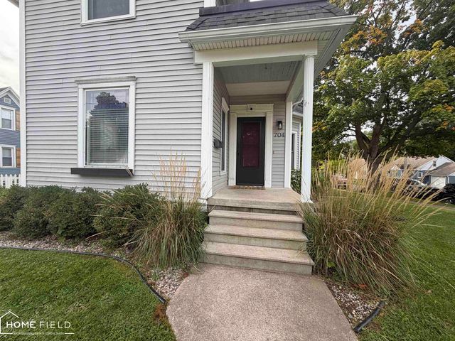 704 E Oliver Street, Owosso, MI 48867