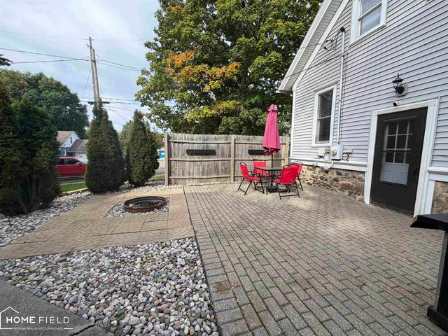 704 E Oliver Street, Owosso, MI 48867
