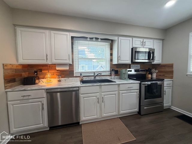 704 E Oliver Street, Owosso, MI 48867