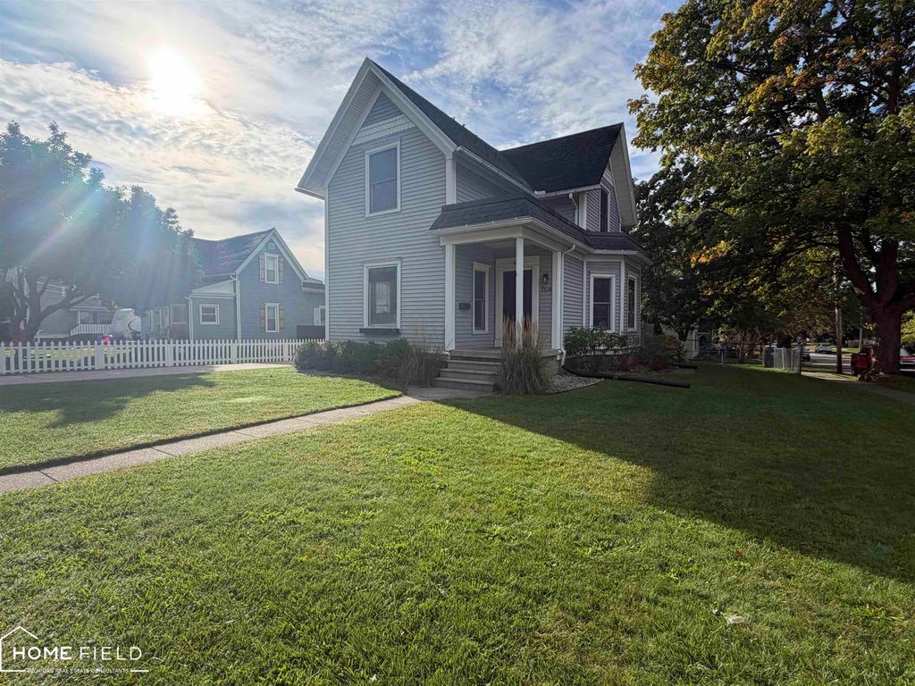 704 E Oliver Street, Owosso, MI 48867